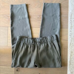 Lululemon On the Fly Pant 7/8 length. Size 6